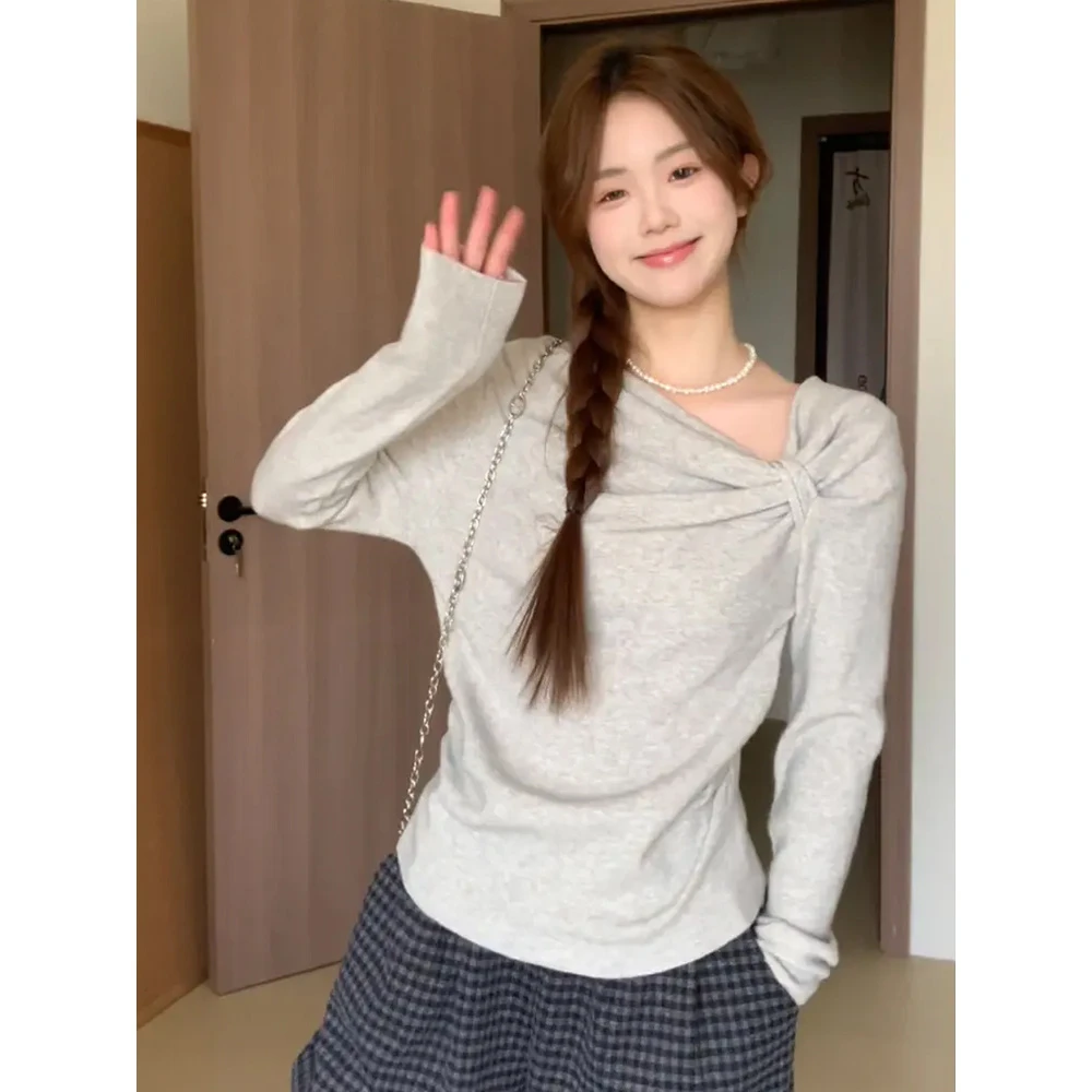 灰色一字肩荡领扭结长袖t恤女秋季设计感纯欲修身超好看打底上衣