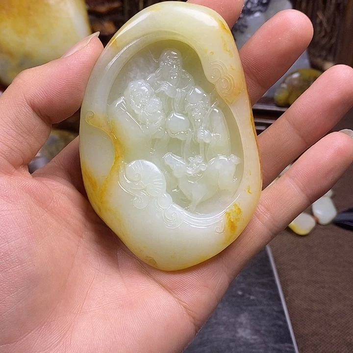 和田玉未镶嵌把件