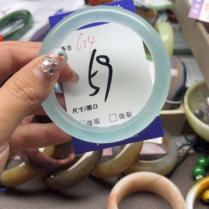 石英质玉手镯未镶嵌