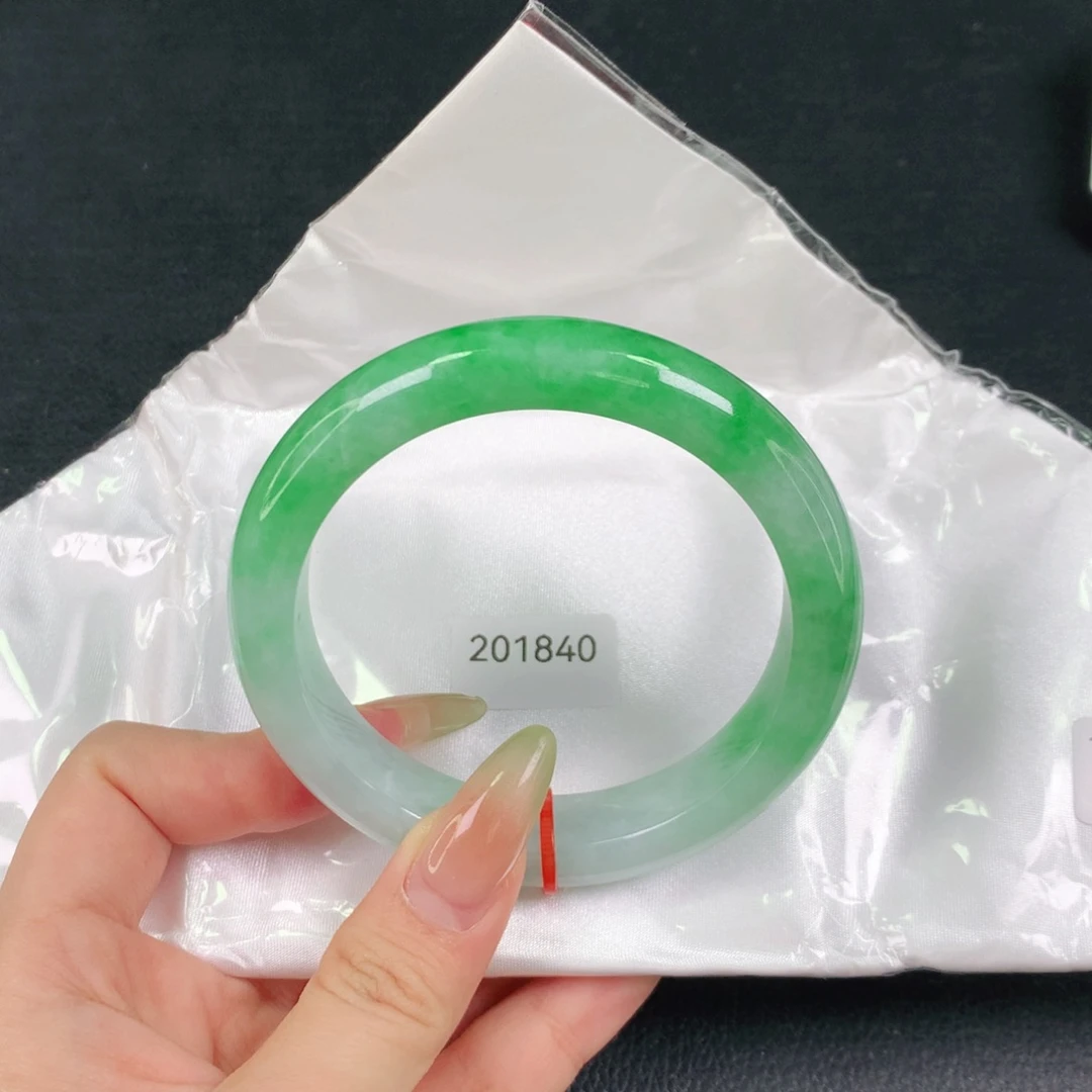 翡翠未镶嵌手镯天然翡翠手镯04