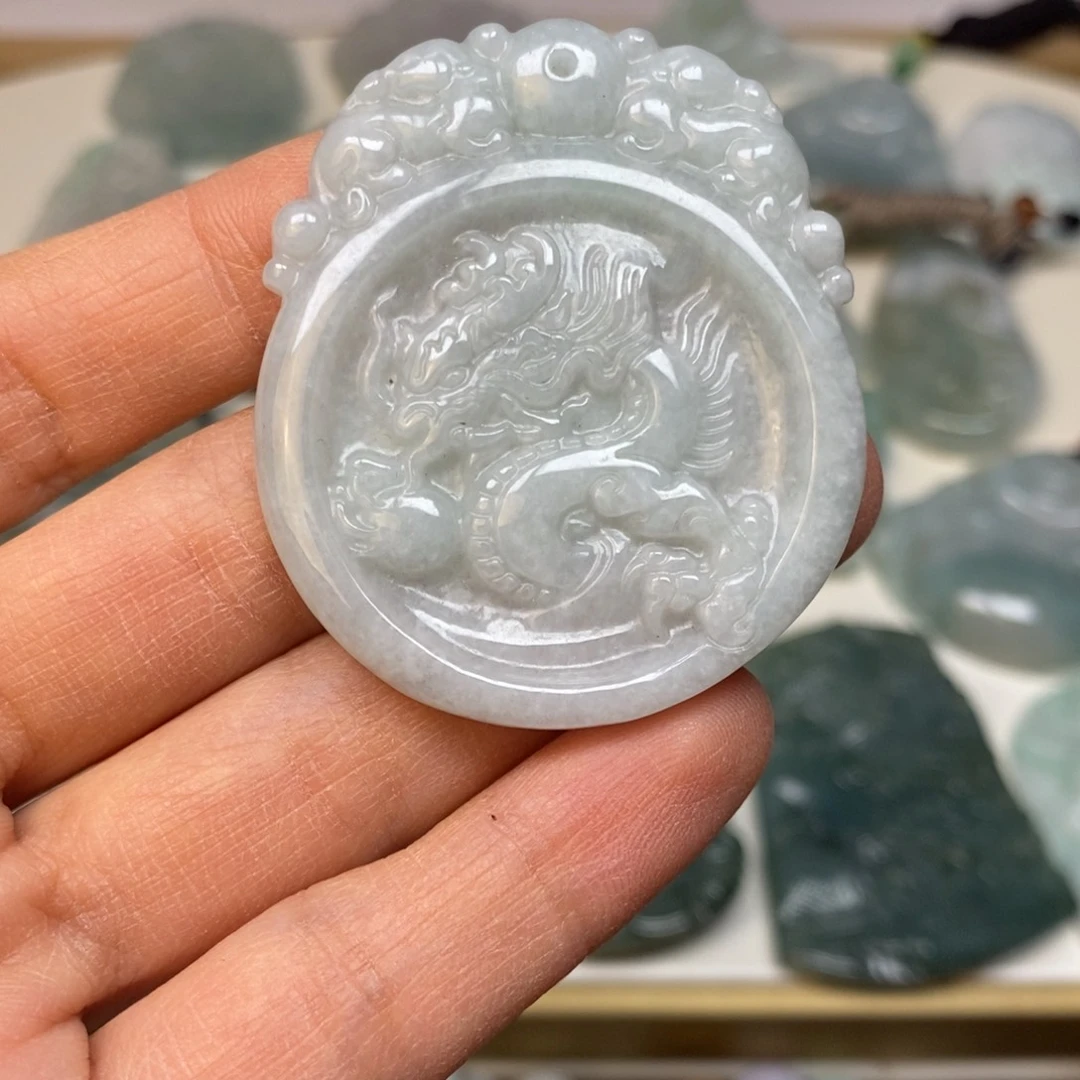 翡翠颈饰未镶嵌龙