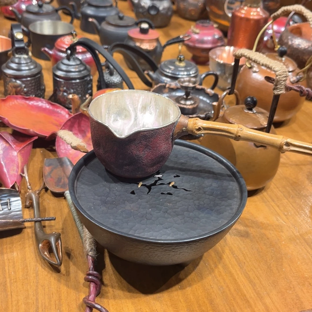 铜包银公杯手工锻打工艺