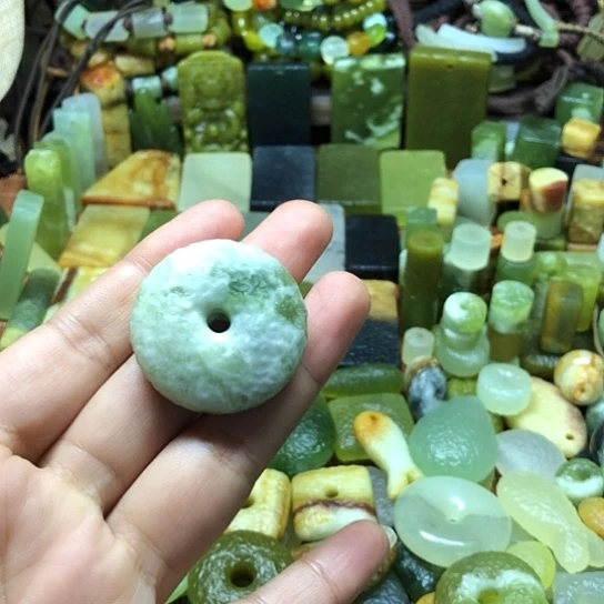 未镶嵌岫玉吊坠岫