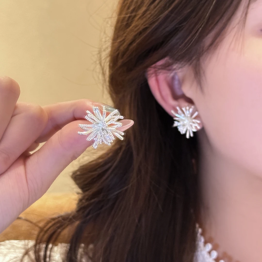 铜合金耳饰 春夏气质闪锆蒲公英花朵耳环女轻奢耳钉耳饰
