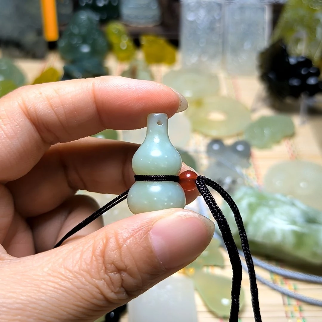 恩***亲蛇纹石玉合金颈饰