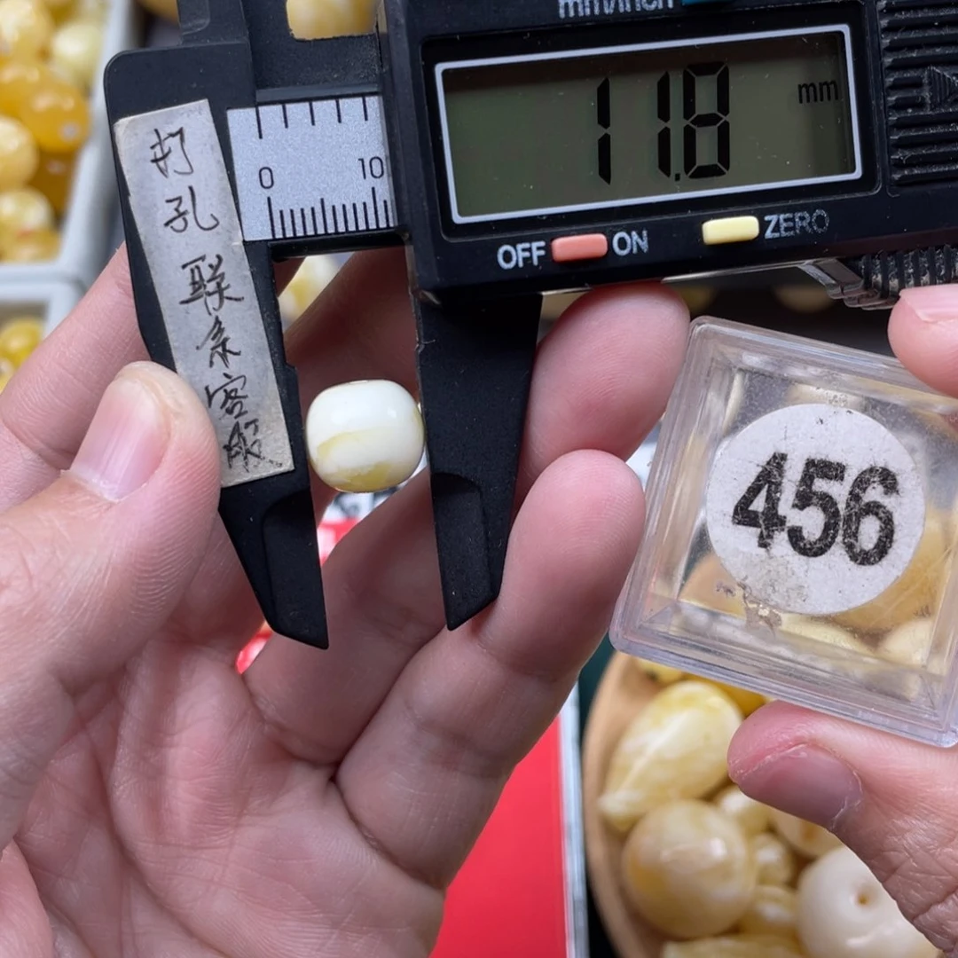 蜜蜡珠宝奇石未镶嵌