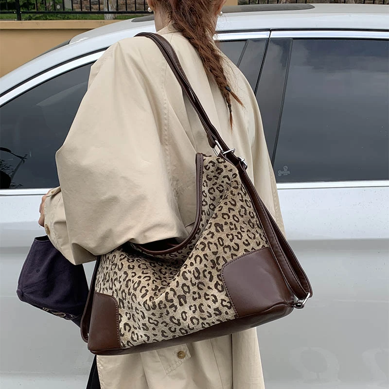 休闲大容量豹纹包包女2025新款轻便百搭通勤双肩后背包单肩斜跨包