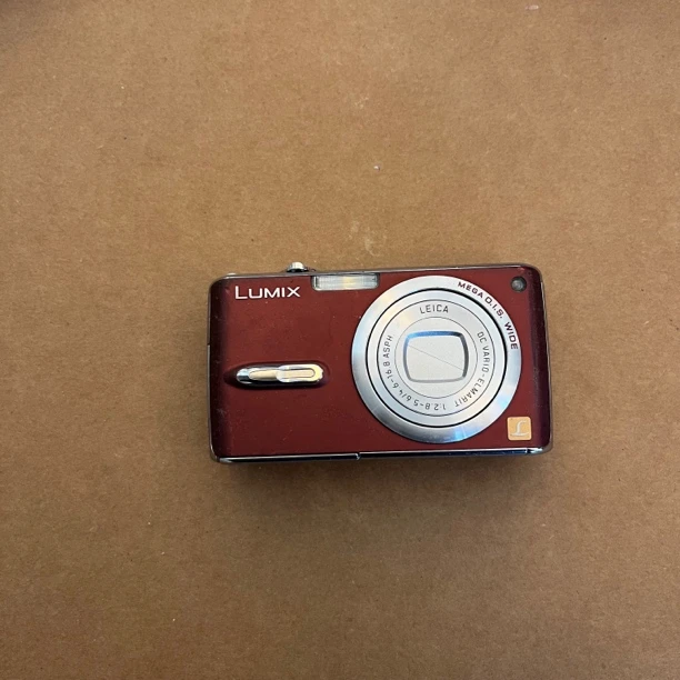 9新 Panasonic/松下 松下fx07 720w像素 屏幕发黄 配件齐全