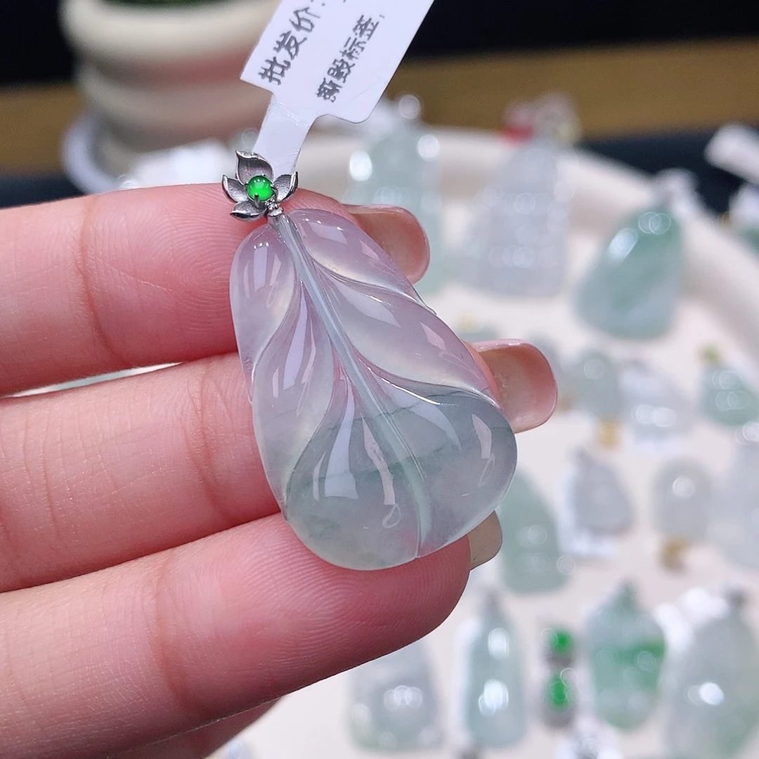 颈饰18K金镶嵌翡翠叶子