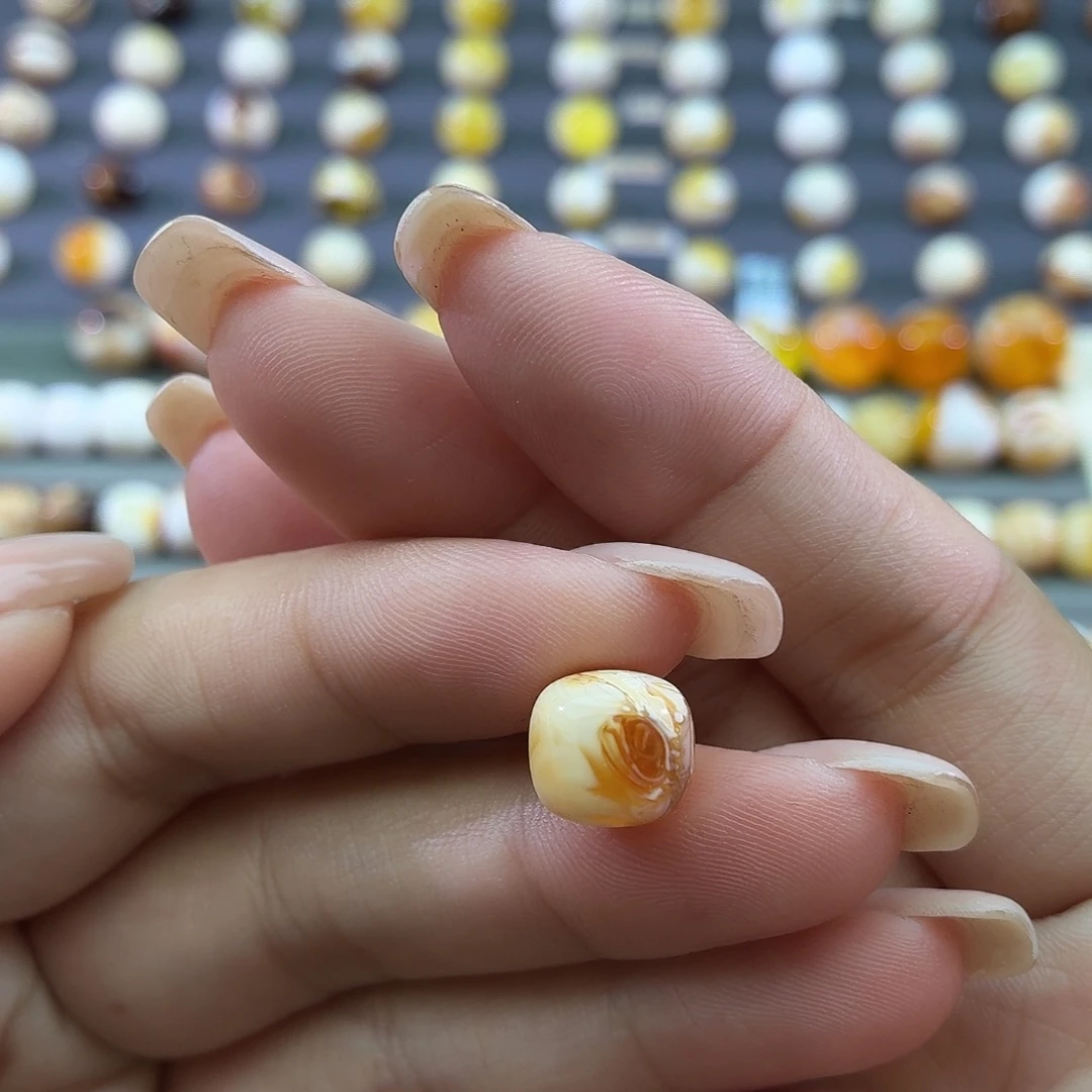 琥珀未镶嵌裸石10.8