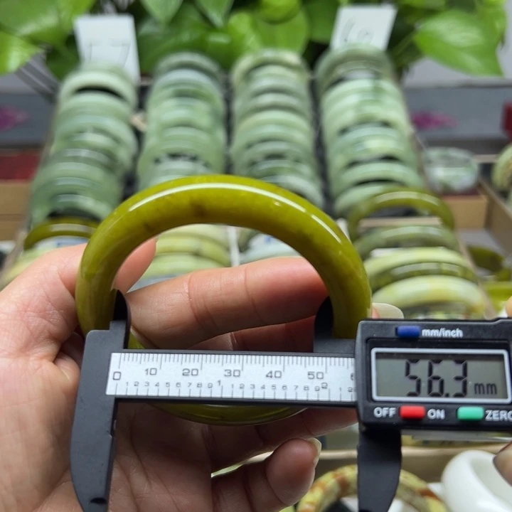 蛇纹石玉未镶嵌手镯64