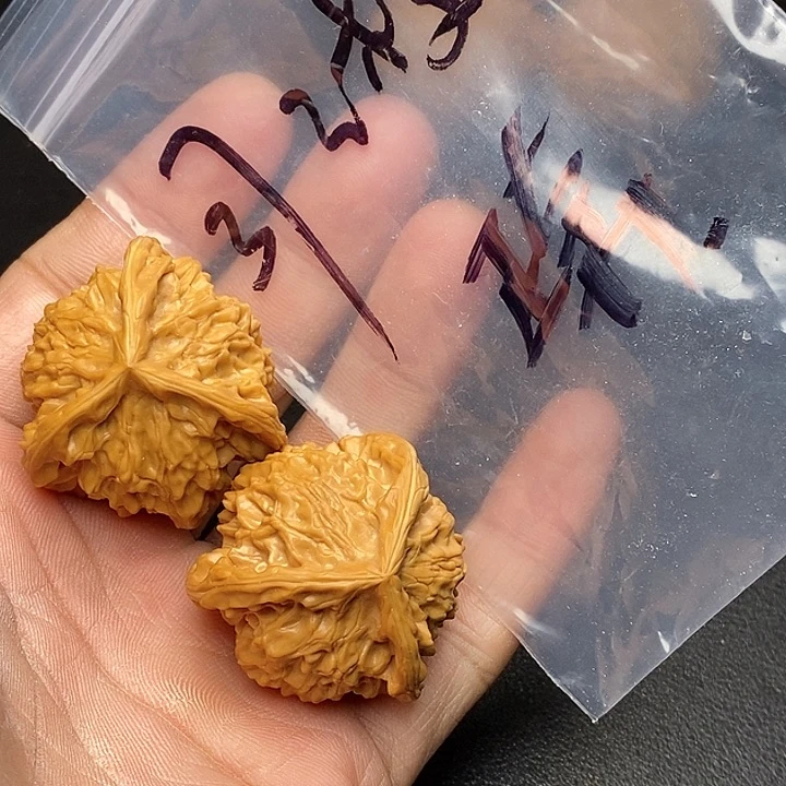 【闪购商品】文玩核桃把件三楞