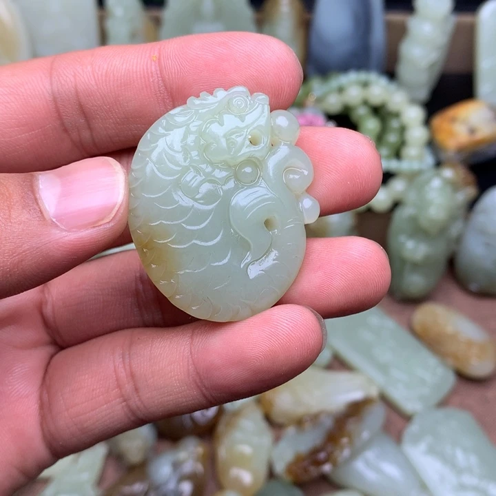 和田玉（糖玉）未镶嵌颈饰