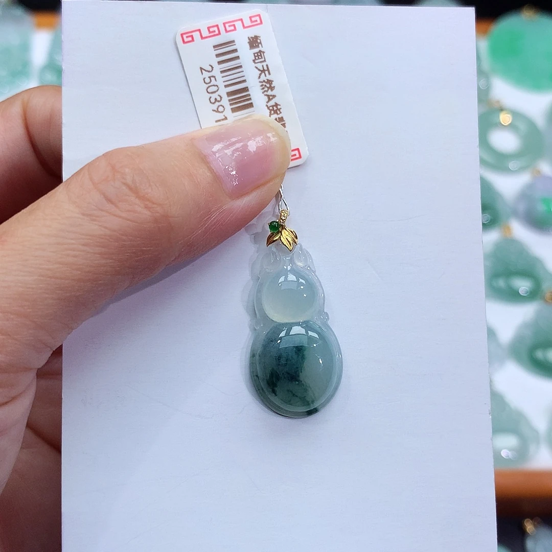 翡翠18K金镶嵌颈饰翡翠吊坠