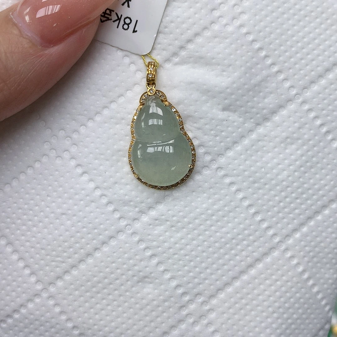 颈饰18K金镶嵌翡翠