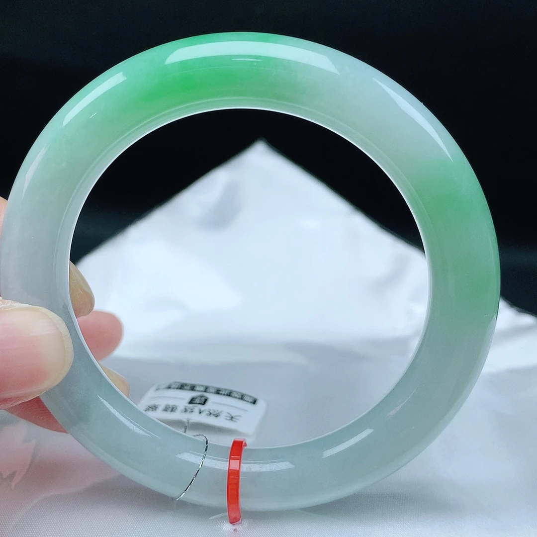 翡翠手镯未镶嵌54+胖