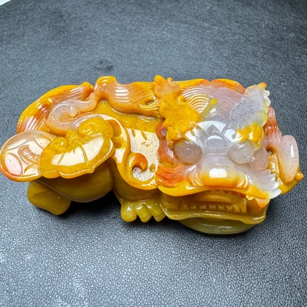 天然黄龙玉龙头貔貅摆件