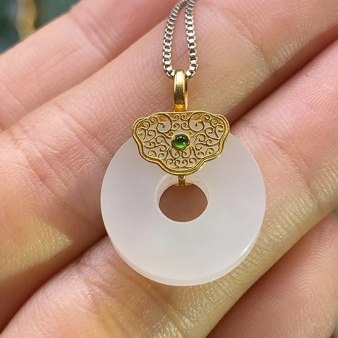 和田玉18K金镶嵌颈饰