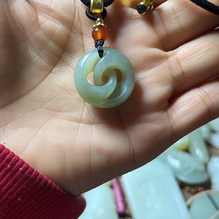 和田玉（黄玉）未镶嵌颈饰