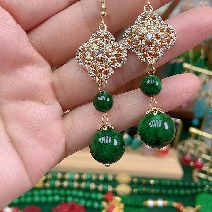 石英质玉合金耳饰