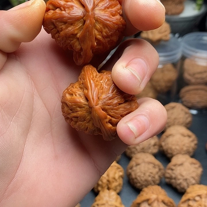 文玩核桃把件白狮子