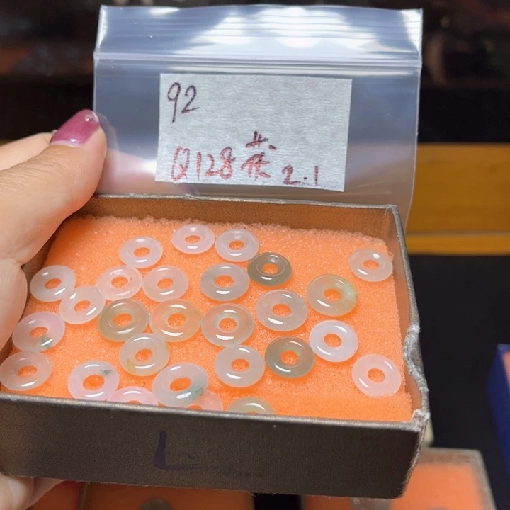 定制翡翠未镶嵌茯不