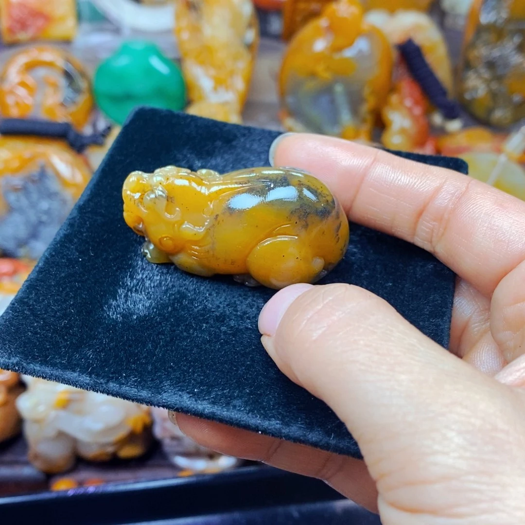 未镶嵌石英质玉（黄龙玉）吊坠(不含链)