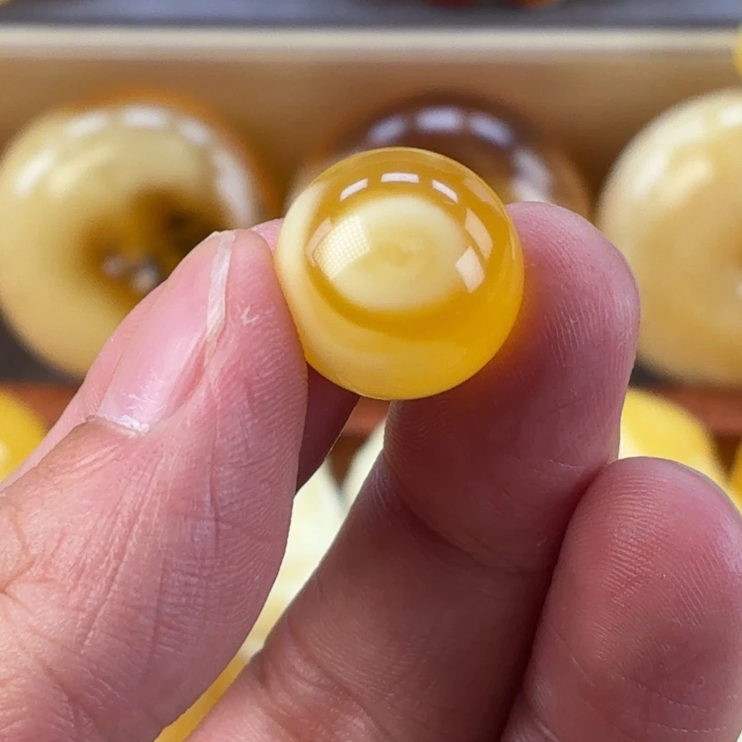 琥珀未镶嵌裸石16.3mm