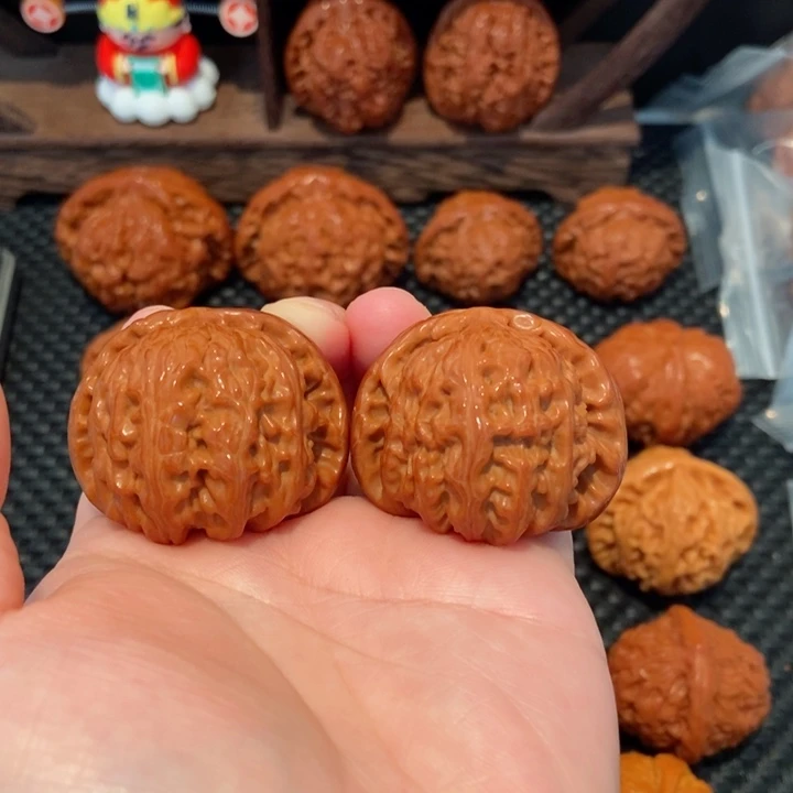 文玩核桃把件40.6尺寸白狮子1555