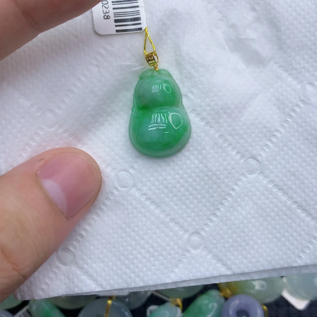 颈饰18K金镶嵌翡翠