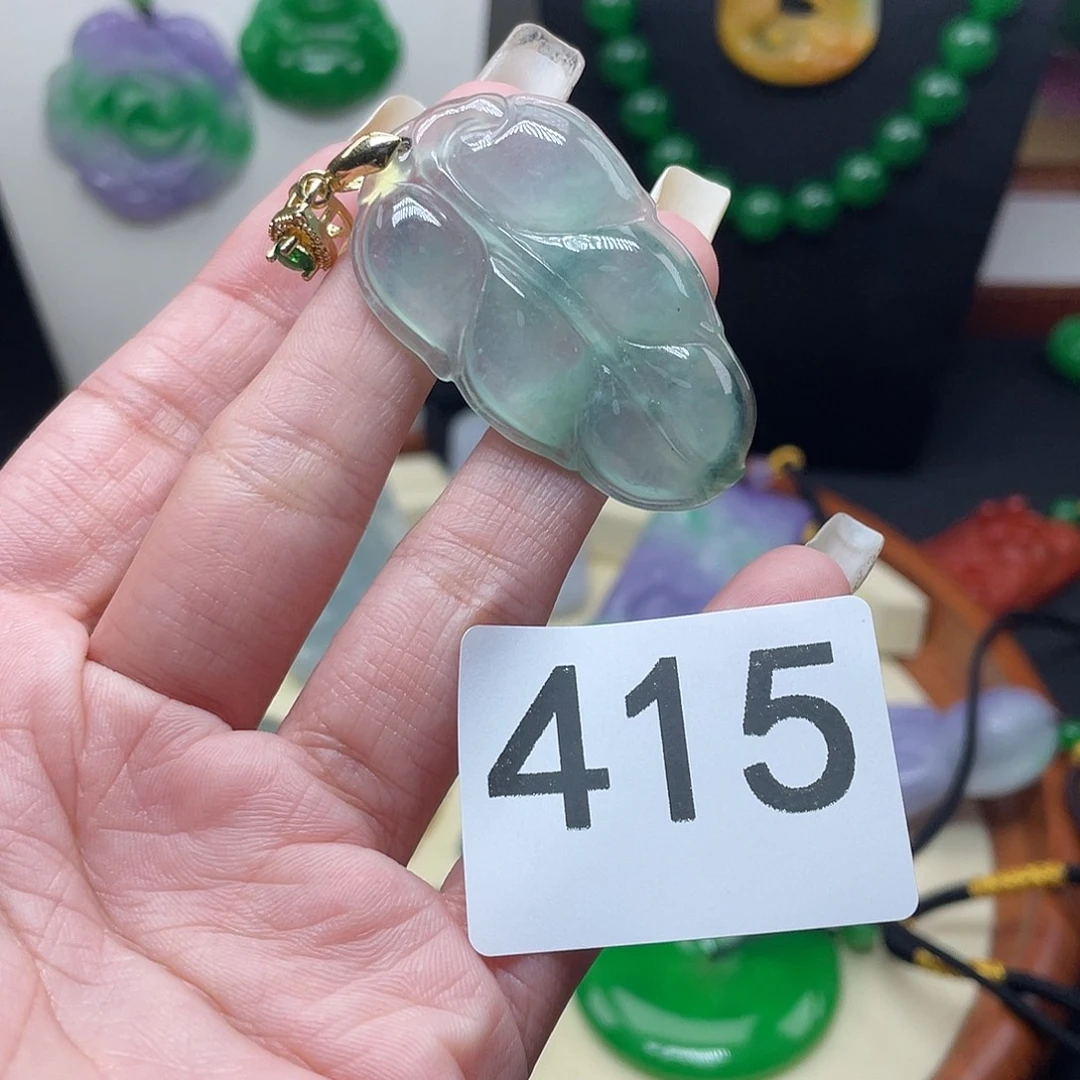 翡翠未镶嵌吊坠(赠链)