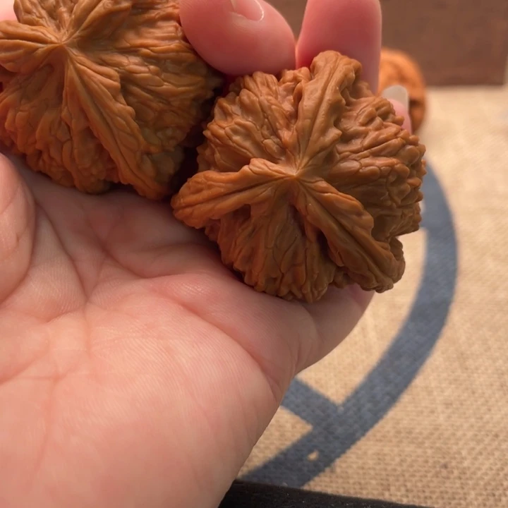 永***：核桃白狮子42核桃