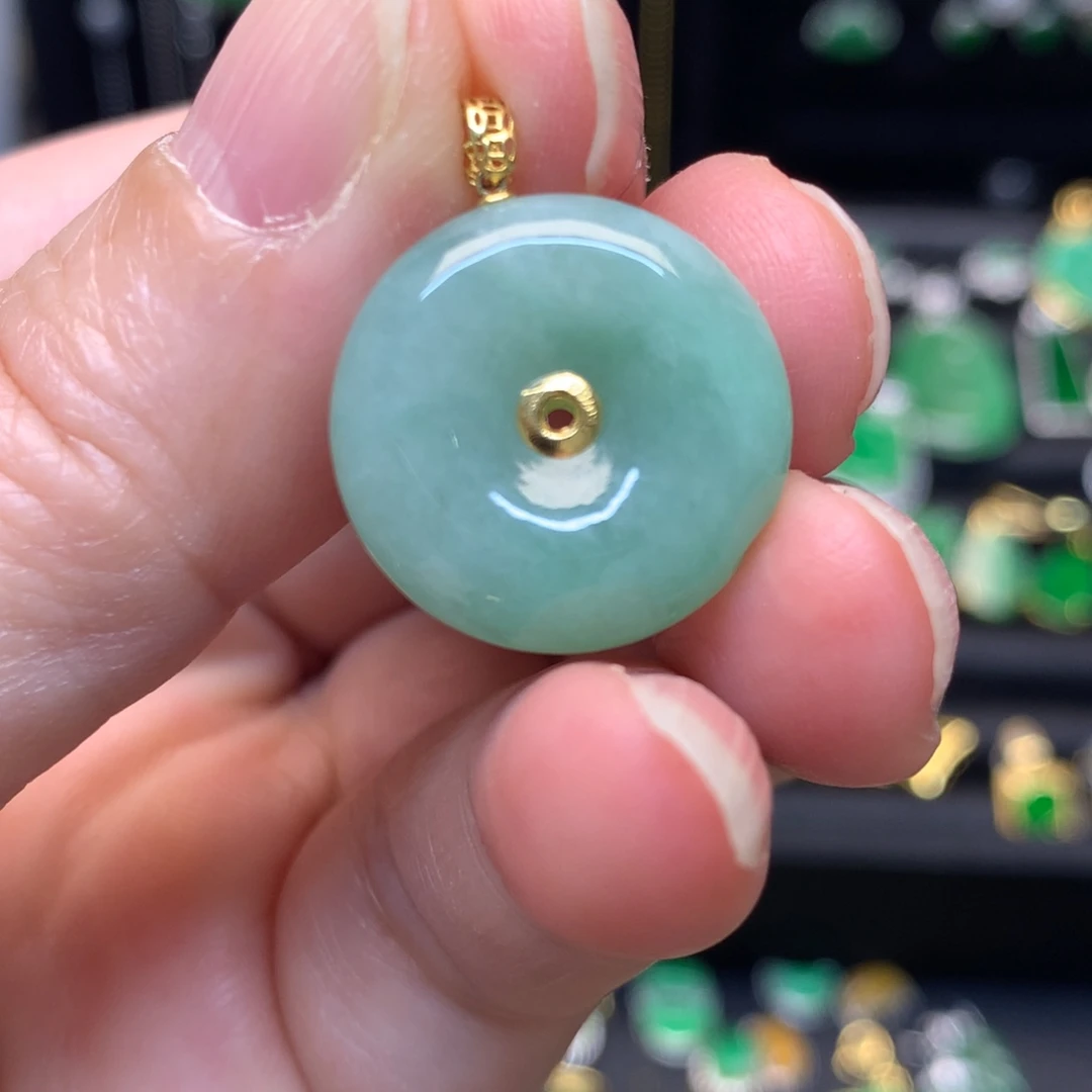 翡翠18K金镶嵌颈饰有纹裂