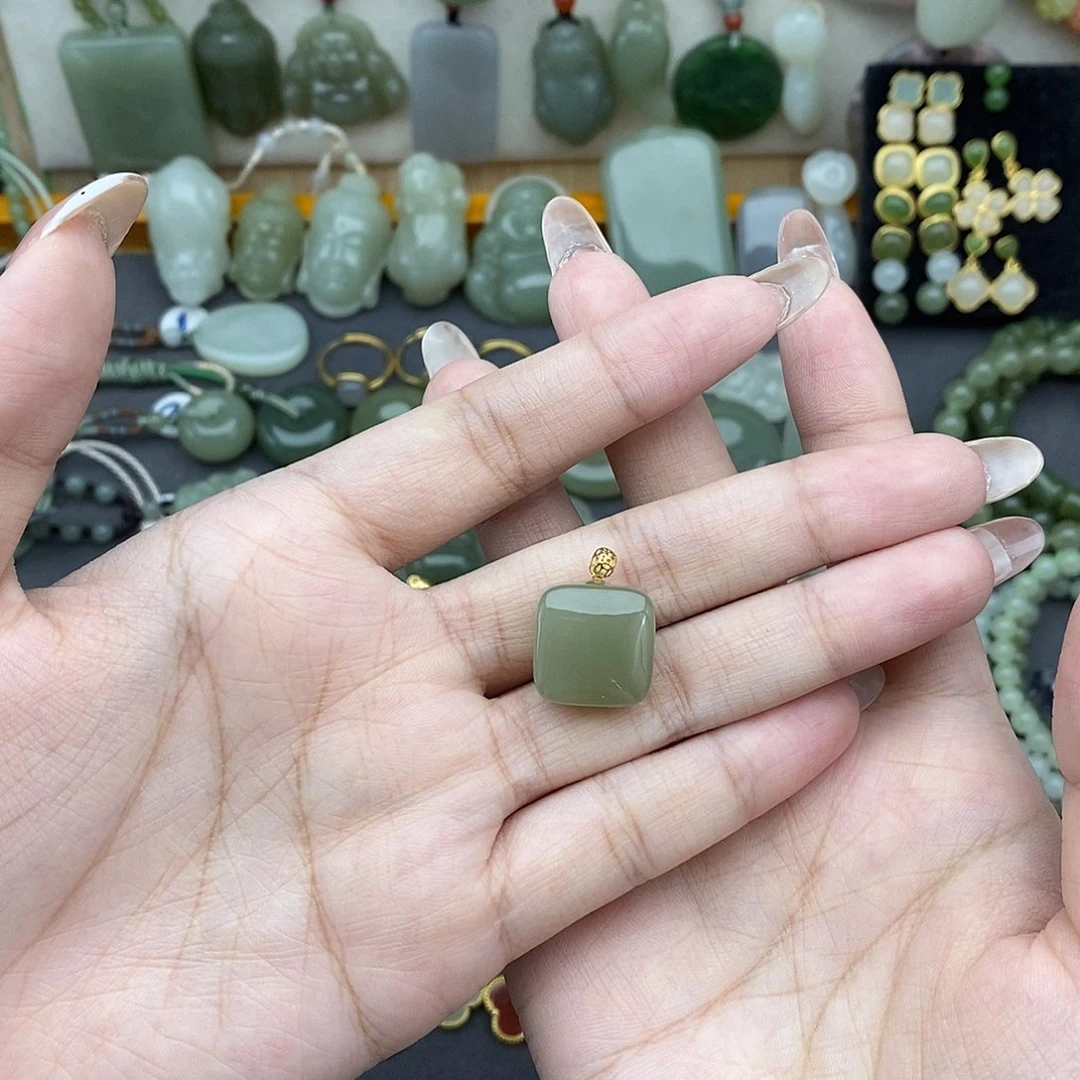 吊坠(不含链)18K金镶嵌和田玉