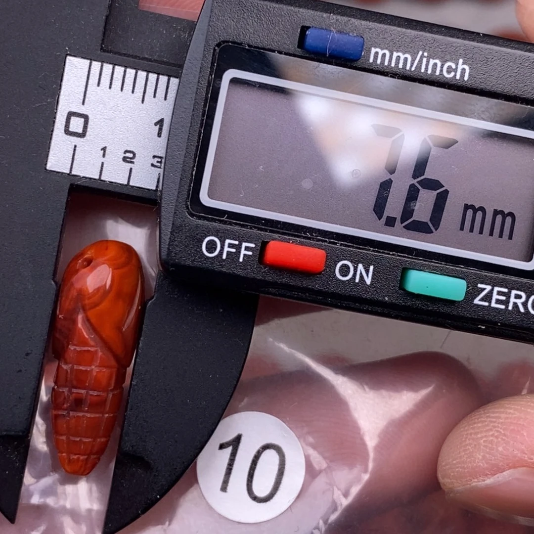 南红玛瑙未镶嵌配饰有瑕疵