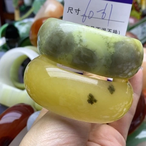 未镶嵌蛇纹石玉手镯
