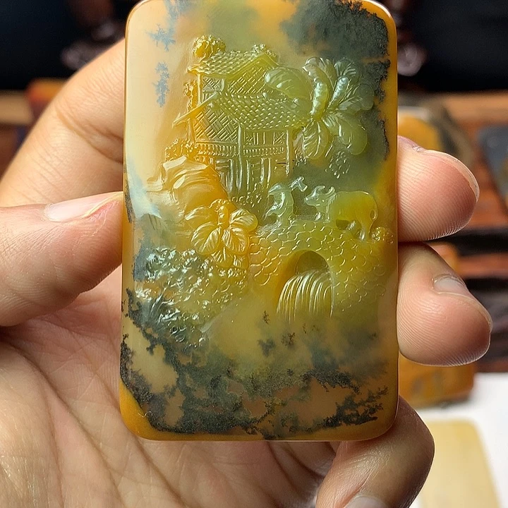 石英质玉（黄龙玉）未镶嵌颈饰