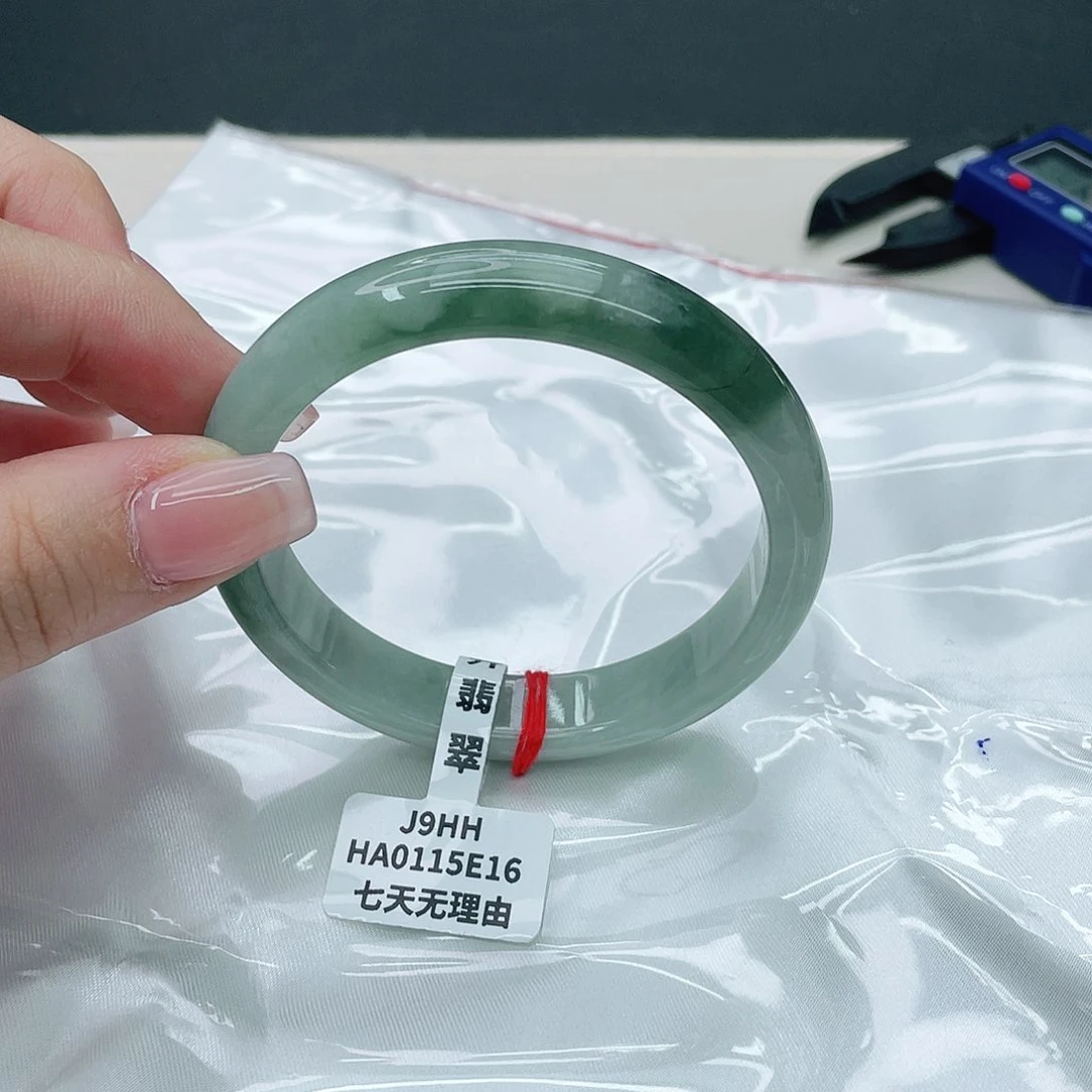 翡翠手镯未镶嵌正55.5