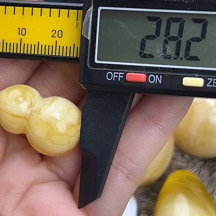 蜜蜡未镶嵌裸石微瑕465