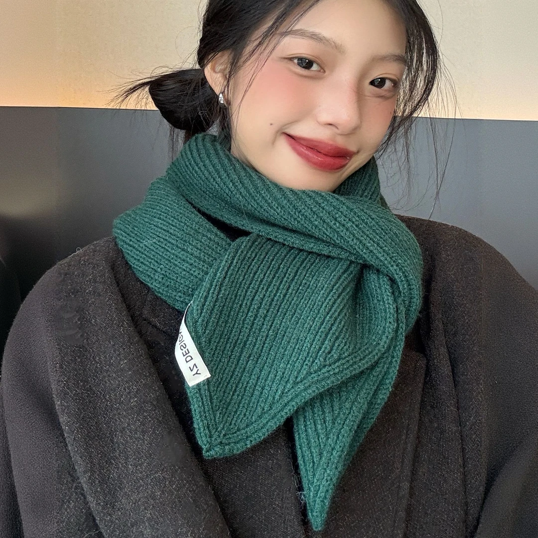 韩版高级感三角围巾女款2025新款冬百搭显白保暖绿色针织小围脖