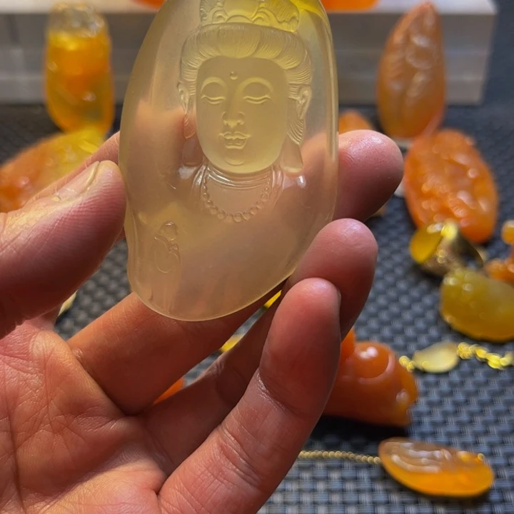 禾***庄石英质玉未镶嵌旦面