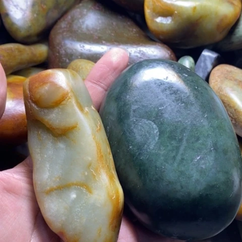 未镶嵌和田玉（糖玉）挂件爵*