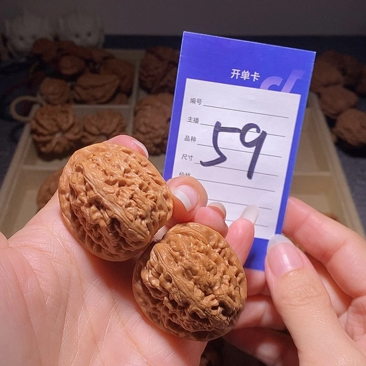 文玩核桃把件红锦鲤37左右有修