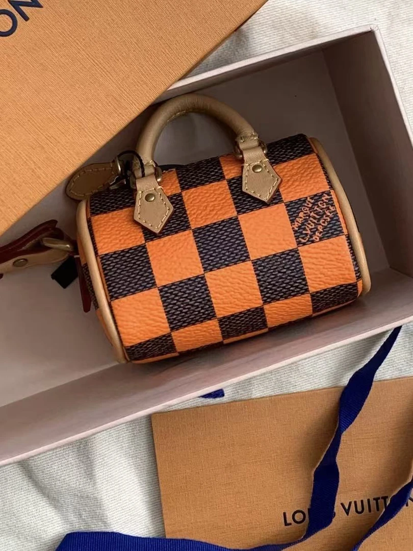 99新 LouisVuitton/路易威登 展会外场！橘色minispeedy棋盘格包挂