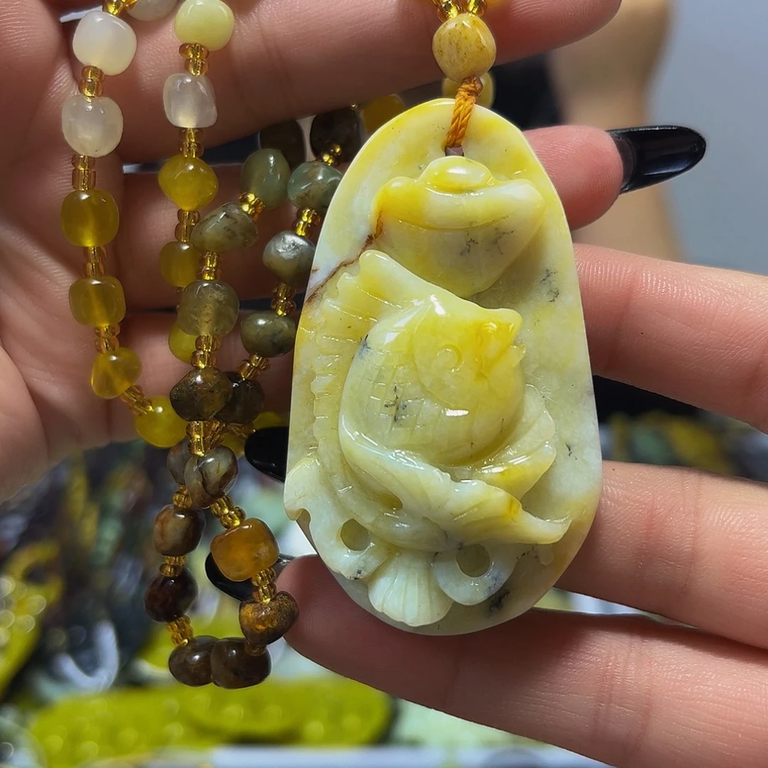 蛇纹石玉未镶嵌颈饰