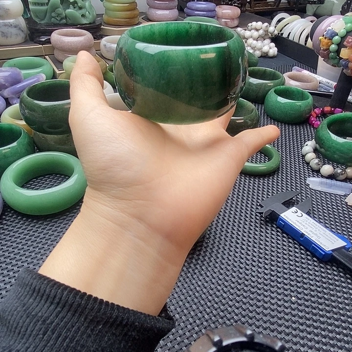 墨***泉石英岩玉未镶嵌石英岩玉