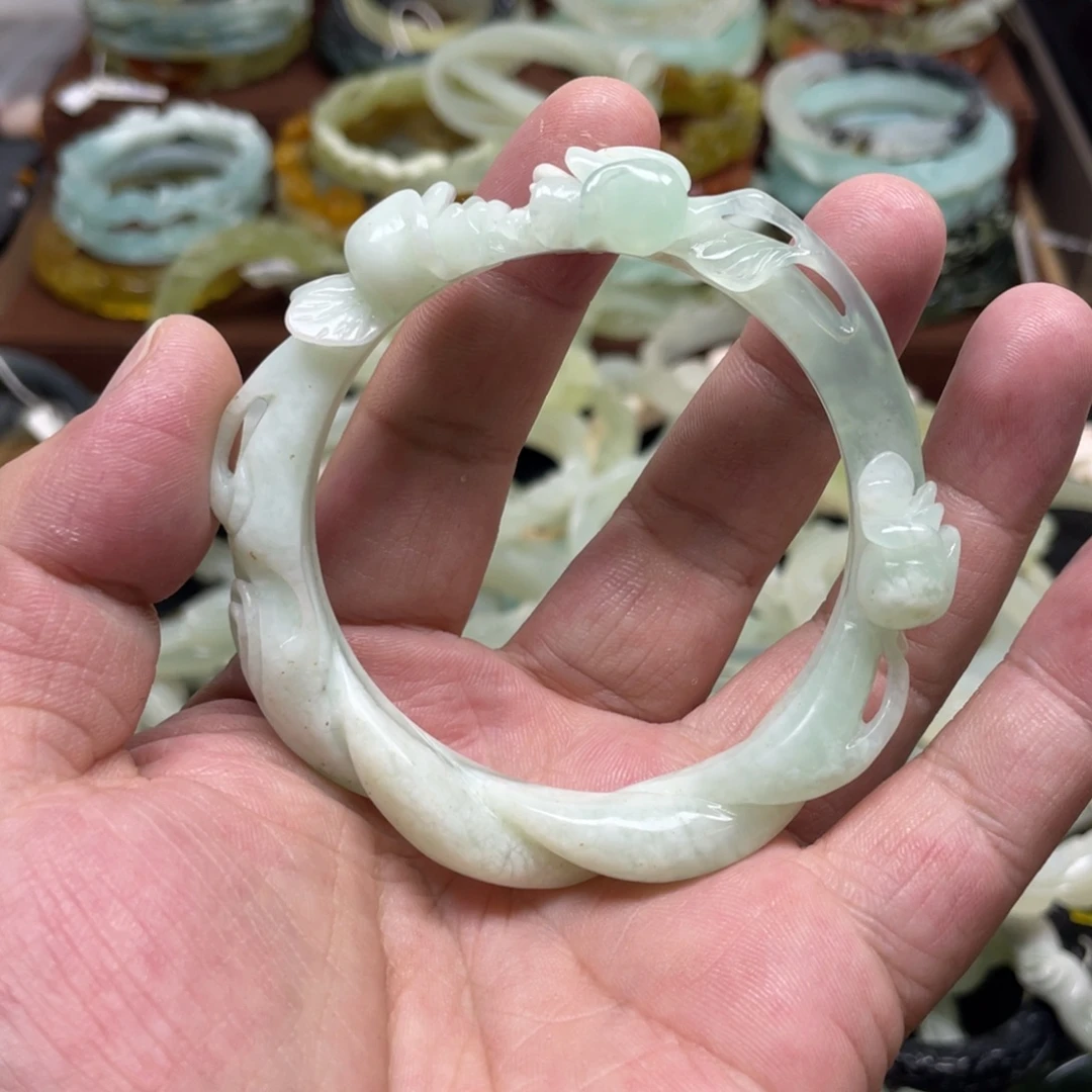 蛇纹石玉未镶嵌手镯