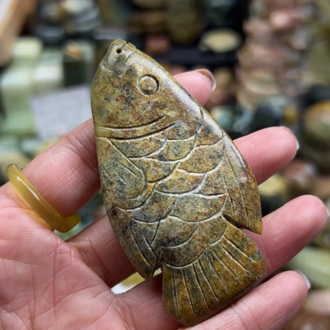 岫岩河磨玉（透闪石质玉）未镶嵌颈饰河磨玉小鱼