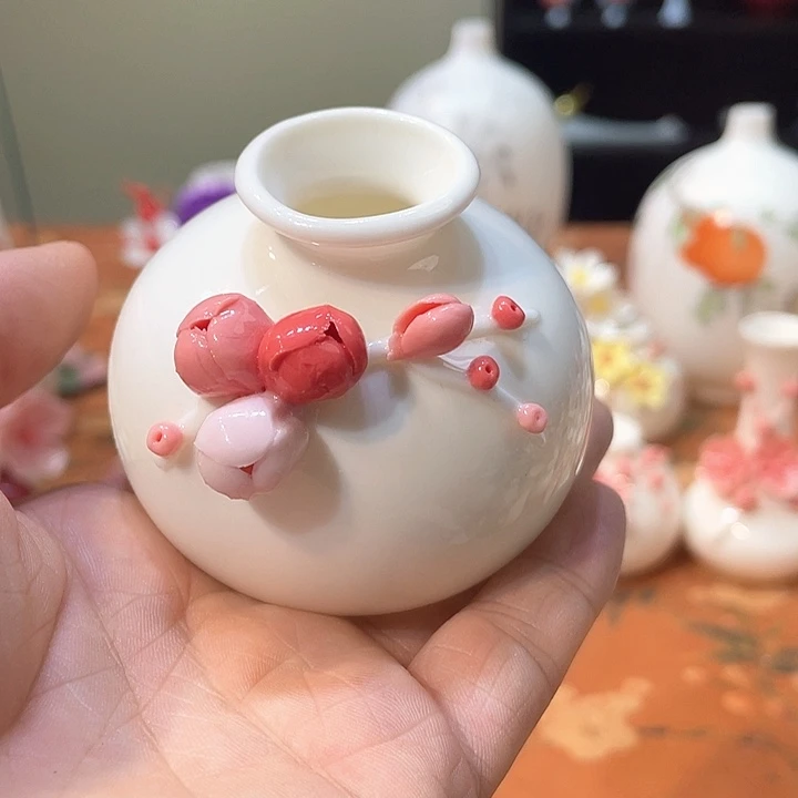 手工陶瓷精致摆件