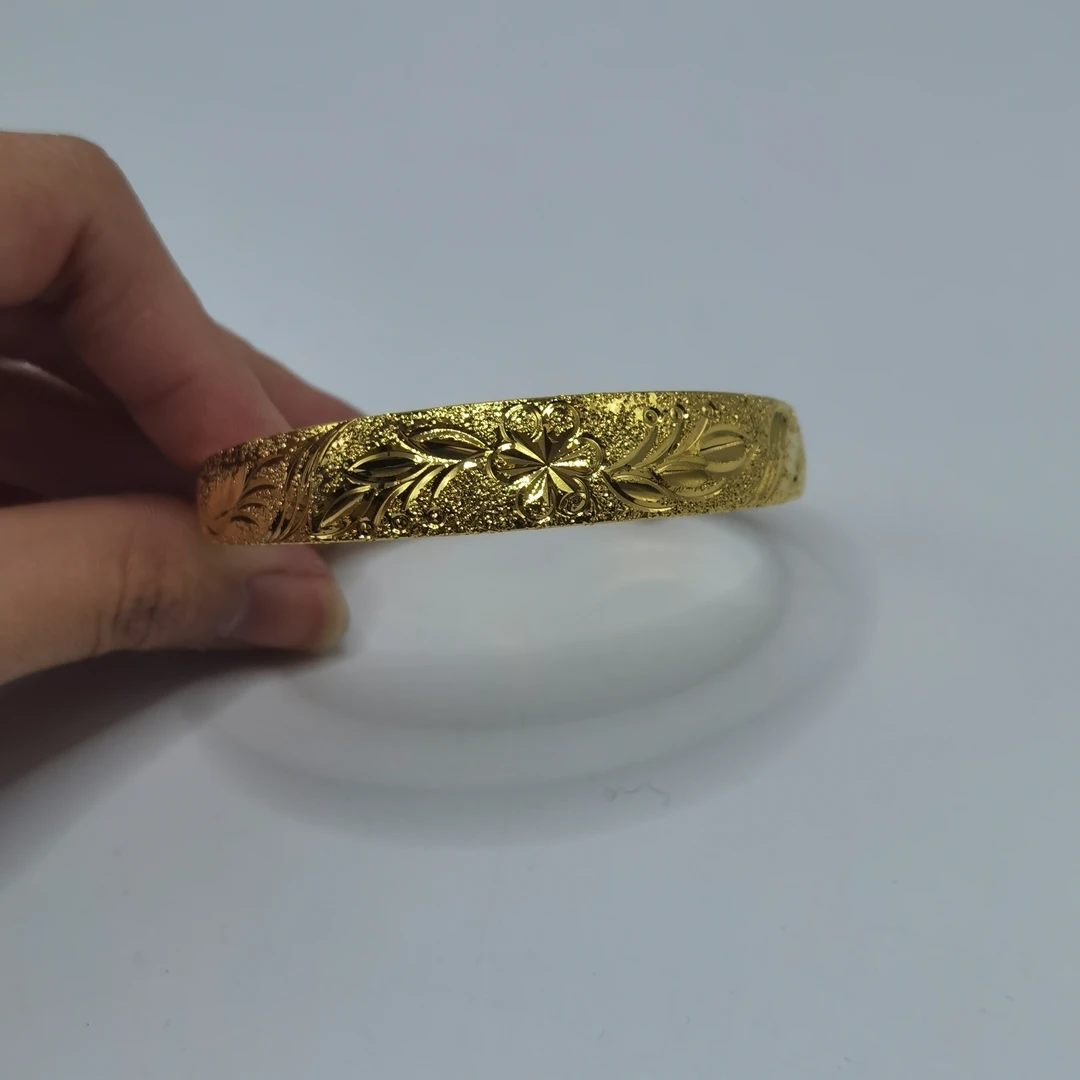 金色花纹精致推拉手镯A49